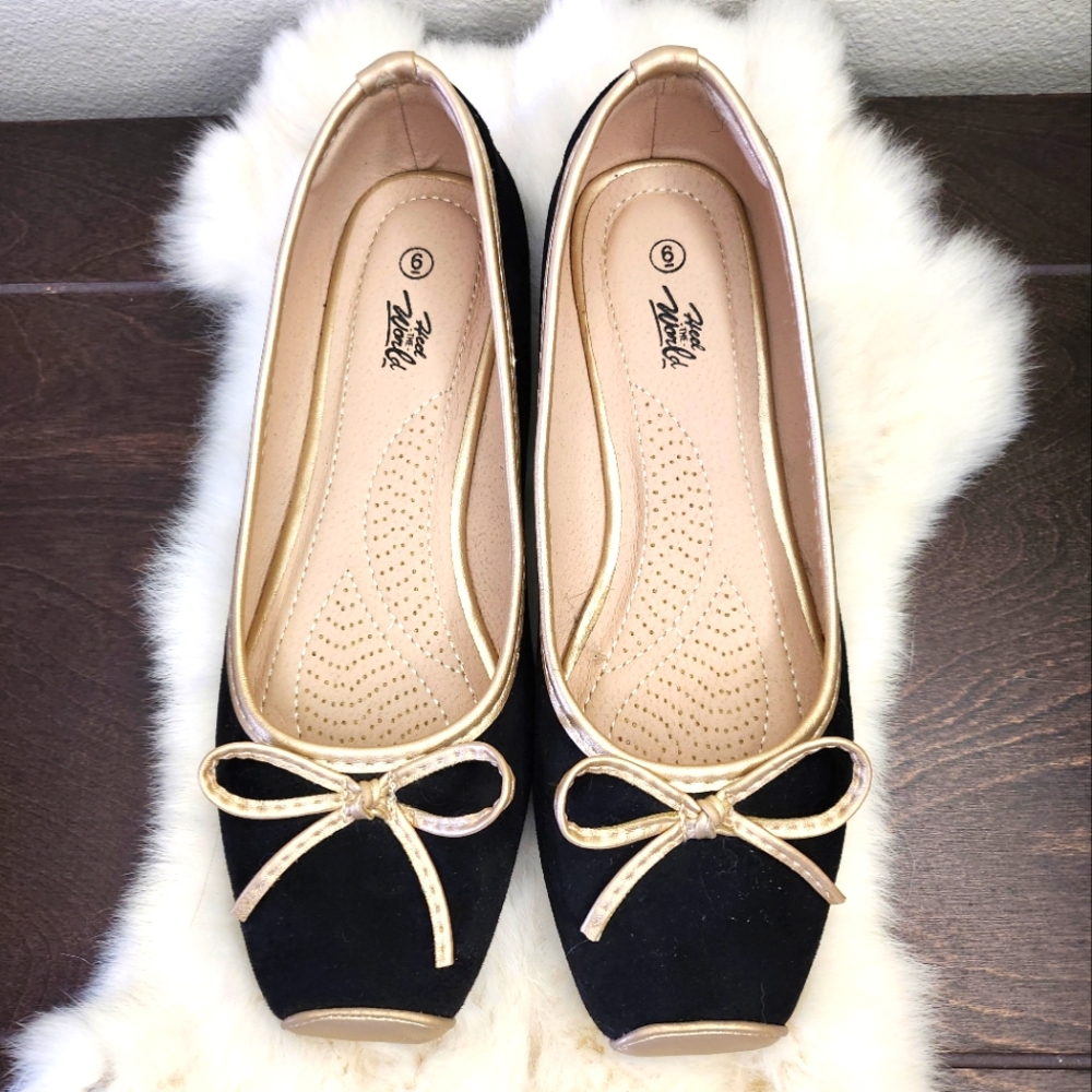 Ballett Flats, bkack suede, size 6.